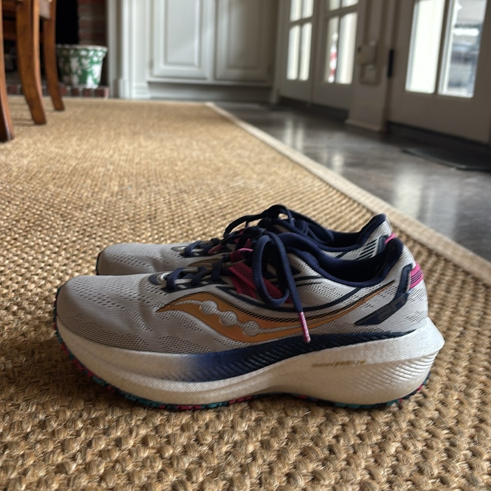 Saucony Women's Size 8 Running Shoes - Picture 4 of 9